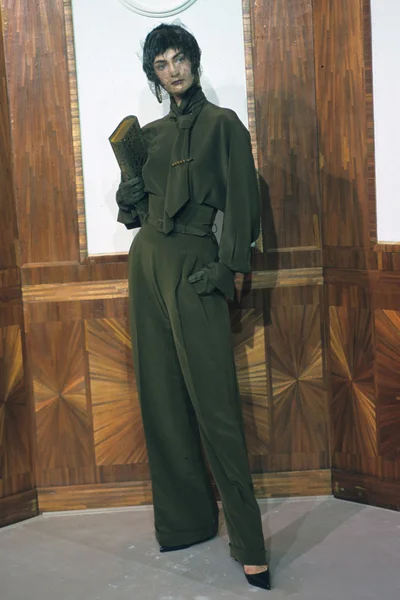 Look 18